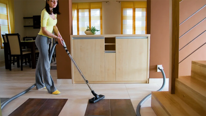 Passage de l'aspirateur dans les recoins souvent oubliés