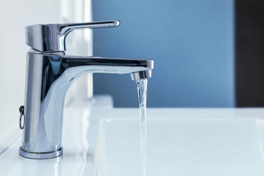 5 façons d'obtenir de l'eau chaude plus rapidement